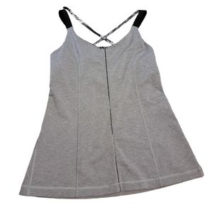 Lululemon Women's tank size 8 Hot to street